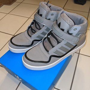 Adidas AR 2.0j Size 5.5